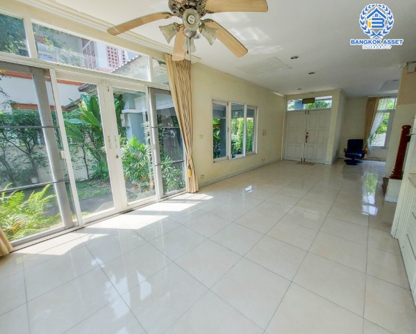 *****บ้านเดี่ยวมือสอง ม.มณีรินทร์ เลคแอนด์พาร์ค ราชพฤกษ์-ติวานนท์ หน้าโครงการติดถนนใหญ่ บนพื้นที่ 94.1 ตร.ว. ฟังก์ชัน 3 ห้องนอน 3 ห้องน้ำ จอดรถได้ 2 คัน บ้านสวยพร้อมอยู่ ทำเลเข้า-ออกเมืองสะดวก เชื่อมต่อถนนหลายเส้นทาง ใกล้เซ็นทรัล แจ้งวัฒนะ และทางด่วนศรีสมาน